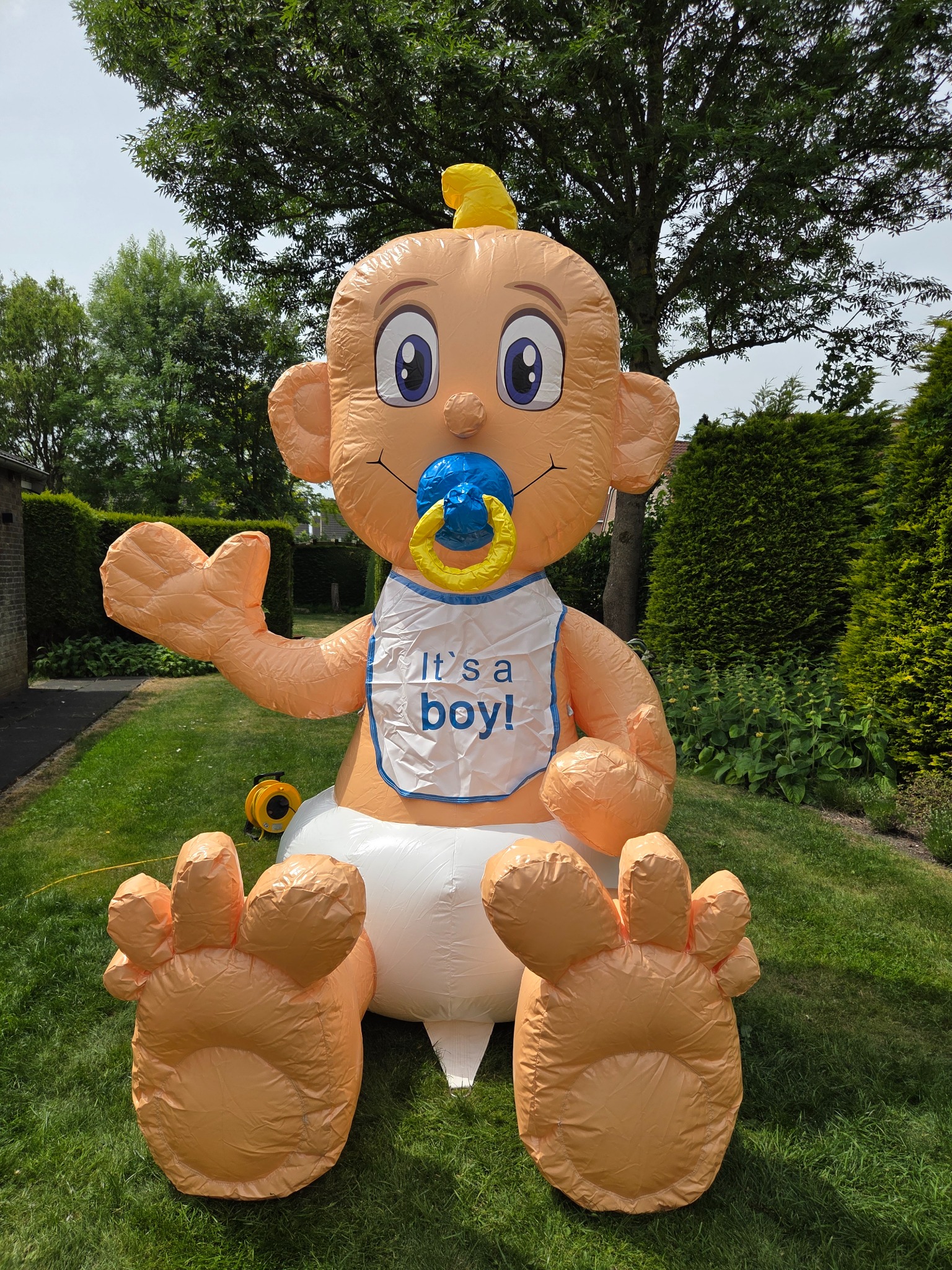 De echte Baby Boy feestpop van PartyPoppenVerhuur